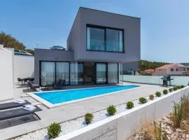 2 Bedroom Stunning Home In Sibenik