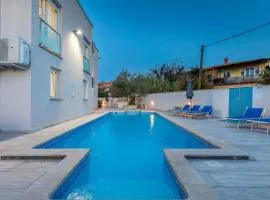 Beautiful Home In Umag With Wifi
