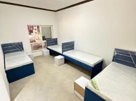 Backpackers heaven ! 18 beds in a 2 bedroom apartment in front of Union metro station Diera Dubai，位于迪拜的青旅