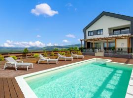 Lovely Home In Udbina With Sauna，位于Udbina的酒店