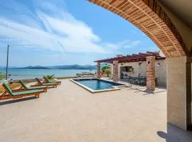 Amazing Home In Drace