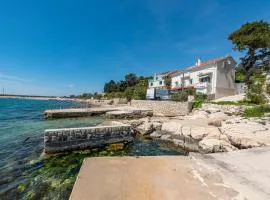 Beach Front Apartment In Kosljun