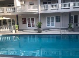 Bay Heights Escape Aparthotel - Poolside Deluxe Studios，位于格罗斯岛的酒店