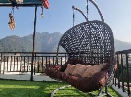 Hotel Rising Hills By Around Stays，位于瑞诗凯诗的酒店