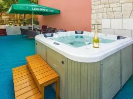 Three-Bedroom Apartment In Ostrvica