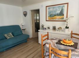 APPARTEMENT Studio neuf bas de villa Gorges du verdon à RIEZ，位于里耶的酒店