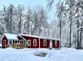 Cabin in the Woods，位于Hillsborough的酒店