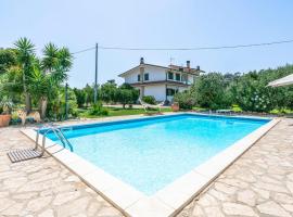 Beautiful Home In Sabaudia With Jacuzzi，位于萨包迪亚的酒店