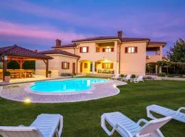 Nice Home In Drazice With Wifi