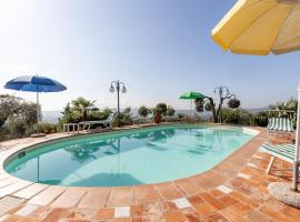 3 Bedroom Stunning Home In Uzzano Pt，位于Uzzano的酒店