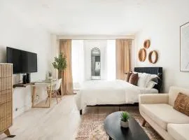 1597-4 Brand new Studio Prime UES W&D walk to C park