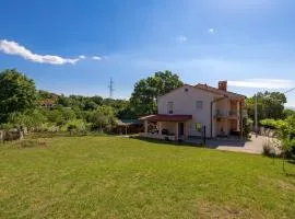 2 Bedroom Cozy Apartment In Kastav