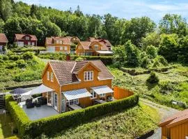 Gorgeous Home In Risør With Wifi