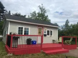 cozy cottage 5 min walk from Parlee beach