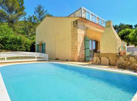 Stunning Home In Laudun L Ardoise，位于Laudun的酒店