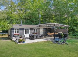 Two-Bedroom Holiday Home In Ronne