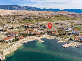 3 Bedroom Stunning Apartment In Kustici