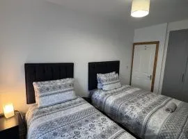 Modern Apartment good distance from Dublin City and Airport 4people