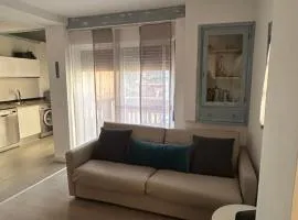 Acogedora y moderna casa en pueblo