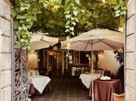 Albergo Commercio - Ristorante Mas-cì，位于克卢索内的酒店