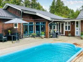 Beautiful Home In Ebeltoft With Heated Swimming Pool