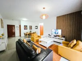 3 Bed Apartment - Sleeps 6 - Free Parking