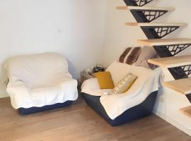 Villa charmante à Vimenet avec jardin et terrasse，位于Vimenet的酒店