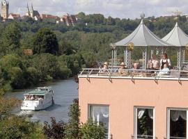 Hotel Schöne Aussicht，位于巴特腓特烈斯哈尔的酒店