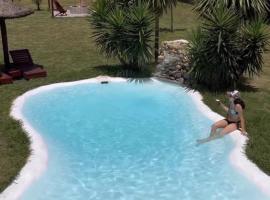 Complejo "La Roca" - Cabañas y Hospedaje，位于乌拉圭河畔康塞普西翁的酒店