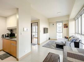 Luxury Premiere CorrnerSuite 1plus1 Bedroom Birds Eye View Balcony Iloilo Business Park，位于伊洛伊洛的豪华酒店