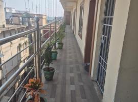 Hotel sriansh，位于布巴内什瓦尔的酒店