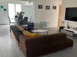 loue 2 chambres individuellemet chez l hote，位于Pia的酒店
