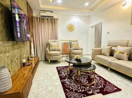 Glamorous 2 Bedroom at Wuse 2 Abuja with 24hr Power WIFI NETFLIX，位于阿布贾的酒店