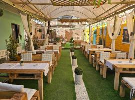 Bob Marley Bnb & Hostel，位于地拉那的酒店