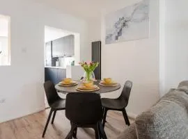 Modern 2 Bed House in Rainham, Kent - Central Location