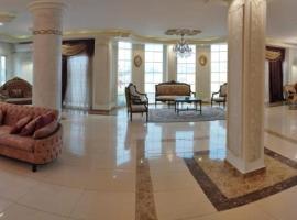 Luxury 3 bedrooms apartment for rent in a sheikh zayed compound，位于Kafr Abū ʼumaydah的酒店