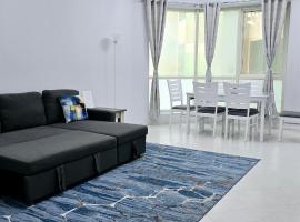 Brand New Luxury 1BR, Pool, Walk to Qasba Canal & Waterfront Close To Shops，位于沙迦的酒店