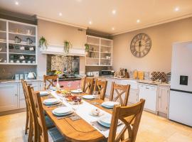 St Michaels Town House - Elegant and Large Holiday Home in the Heart of Gloucester，位于格洛斯特的酒店