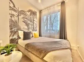 APPARTEMENT 2 chambres avec Jardinet, proche GARES