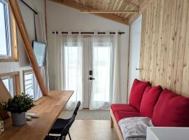 NEW Cozy Tiny House Retreat on Peaceful Farm