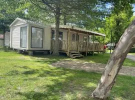 Mobilhome bord du lac