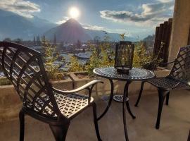 Aareblick 68 Charming studio with river view，位于格尔兹维尔的酒店