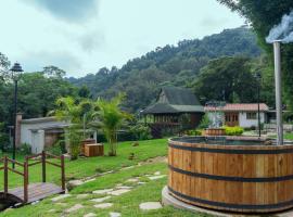 Boscana Forest Resort & Residence，位于Coscomatepec de Bravo的带热水浴缸的酒店