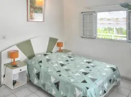 Appartement convivial au Moule avec jardin clôturé