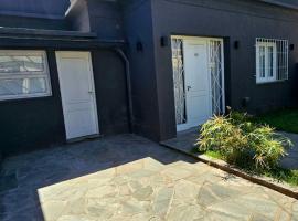 Casa belgrano Lobos，位于洛博斯的酒店