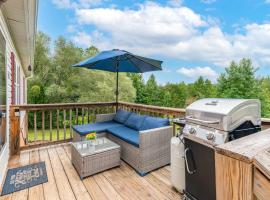 Madison Family Home & Event Rental Space on 7 Private Acers，位于Madison的酒店