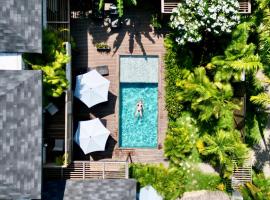 MAPUWI Villa & Suite，位于帕洛米诺的带停车场的酒店