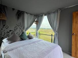 นาน้าหมูฟาร์มสเตย์ NanamooFarmStay，位于董里的宠物友好酒店