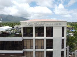 Villa Isabel Hotel，位于Sorsogon的带泳池的酒店
