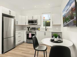 Cozy Saanich Cottage ideal location to UVIC and Downtown，位于维多利亚的酒店